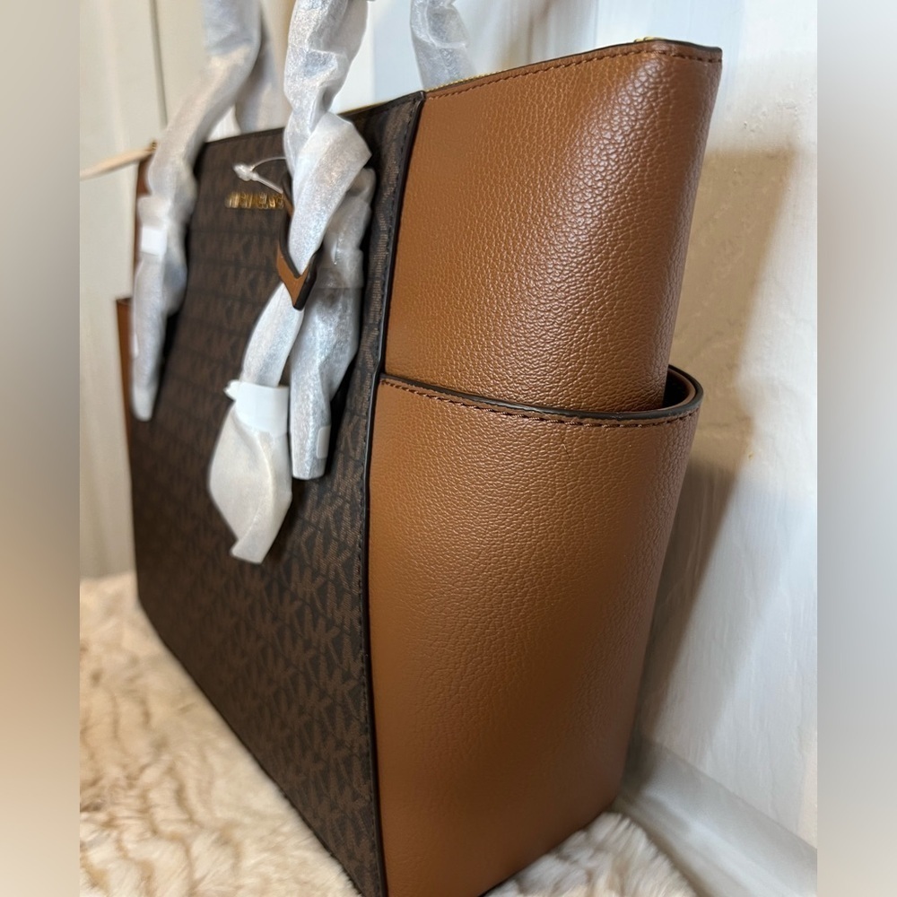 MICHAEL KORS CHARLOTTE LARGE LOGO & LEATHER TOP ZIP TOTE - Picture 2 of 8